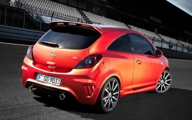 2011款欧宝Corsa OPC Nurburgring Edition轿车桌面壁纸