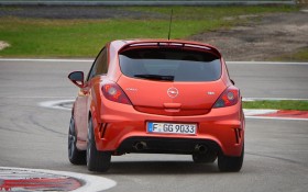 2011款欧宝Corsa OPC Nurburgring Edition轿车桌面壁纸