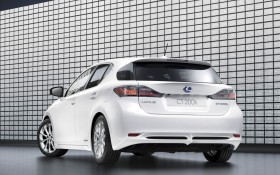 2011款雷克萨斯CT 200h轿车桌面壁纸