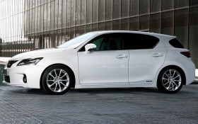 2011款雷克萨斯CT 200h轿车桌面壁纸
