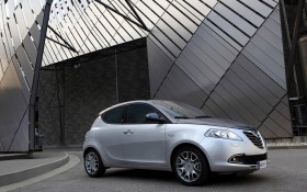 2012款Lancia Ypsilon轿车桌面壁纸