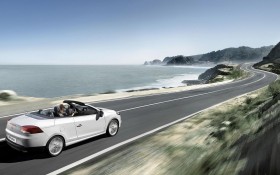 2011款雷诺梅甘娜Coupe-Cabriolet跑车桌面壁纸