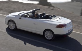 2011款雷诺梅甘娜Coupe-Cabriolet跑车桌面壁纸