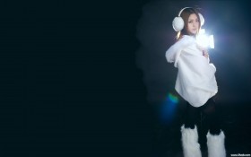 美女余音桌面壁纸