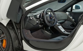 2012款McLaren MP4-12C麦克拉伦新超跑桌面壁纸