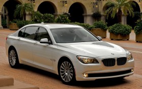 2011款宝马750Li跑车桌面壁纸