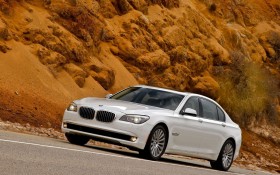2011款宝马750Li跑车桌面壁纸