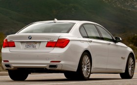 2011款宝马750Li跑车桌面壁纸