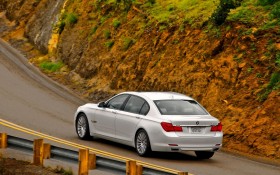 2011款宝马750Li跑车桌面壁纸