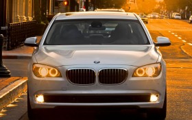 2011款宝马750Li跑车桌面壁纸