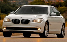 2011款宝马750Li跑车桌面壁纸