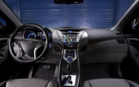 现代伊兰特 Hyundai Elantra 2012汽车桌面壁纸