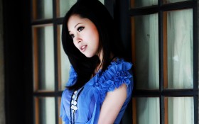 美女恬小鱼桌面壁纸