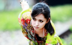美女恬小鱼桌面壁纸