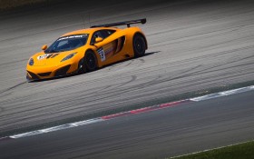 2011款McLaren MP4-12C GT3跑车桌面壁纸
