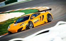 2011款McLaren MP4-12C GT3跑车桌面壁纸