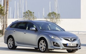 2011款马自达6 Wagon轿车桌面壁纸
