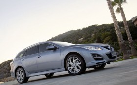 2011款马自达6 Wagon轿车桌面壁纸