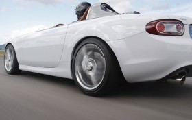马自达MX-5 Superlight跑车桌面壁纸