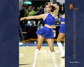 雅虎韩国8月人物月历桌面壁纸
