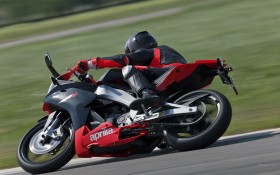 Aprilia RS4 50摩托桌面壁纸