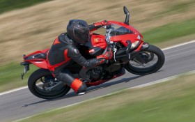 Aprilia RS4 50摩托桌面壁纸