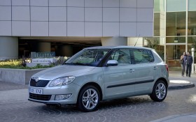 2011款斯柯达Fabia轿车桌面壁纸