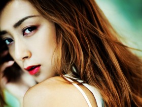 美女明星依力桌面壁纸