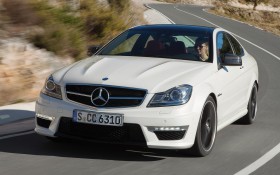 2012款奔驰C63 AMG Coupe轿车桌面壁纸