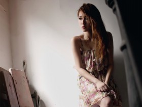楚楚动人的养眼美女桌面壁纸