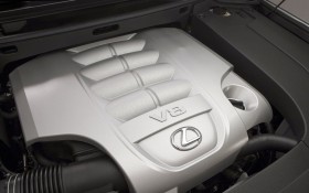 2013款雷克萨斯LX 570轿车桌面壁纸