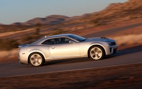 2012款科迈罗 ZL1跑车桌面壁纸