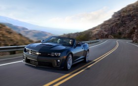 2012款科迈罗 ZL1跑车桌面壁纸