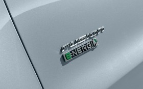 2013款福特Fusion Energi轿车桌面壁纸