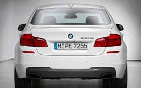 2013款宝马M系 M550d xDrive轿车桌面壁纸