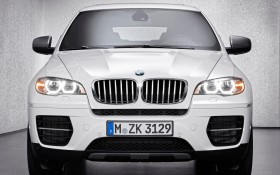 2013款宝马M系 X6 M50d轿车桌面壁纸