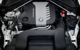 2013款宝马M系 X6 M50d轿车桌面壁纸