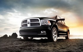 2012款道奇Ram Laramie Limited皮卡桌面壁纸