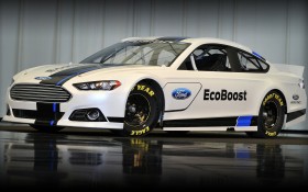 2013款福特Fusion NASCAR跑车桌面壁纸