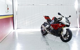 宝马 S 1000 RR摩托桌面壁纸