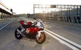 宝马 S 1000 RR摩托桌面壁纸