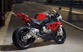 宝马 S 1000 RR摩托桌面壁纸