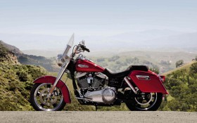 Harley-Davidson Dyna摩托桌面壁纸