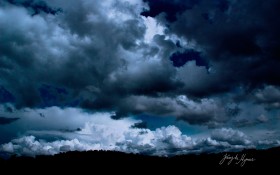 哥特式风格：《黑暗天空》 风景桌面壁纸