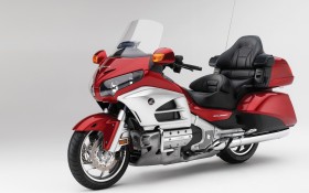 本田Honda Gold Wing摩托桌面壁纸