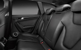 奥迪 RS4 Avant轿车桌面壁纸