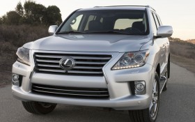 雷克萨斯LX570轿车桌面壁纸