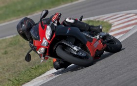 Aprilia RS4 125摩托桌面壁纸