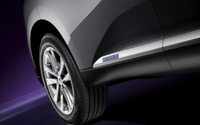 2013Lexus(雷克萨斯)RX 450H汽车桌面壁纸