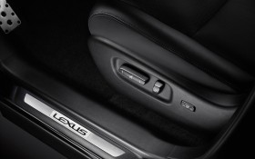 2013Lexus(雷克萨斯)RX 450H汽车桌面壁纸